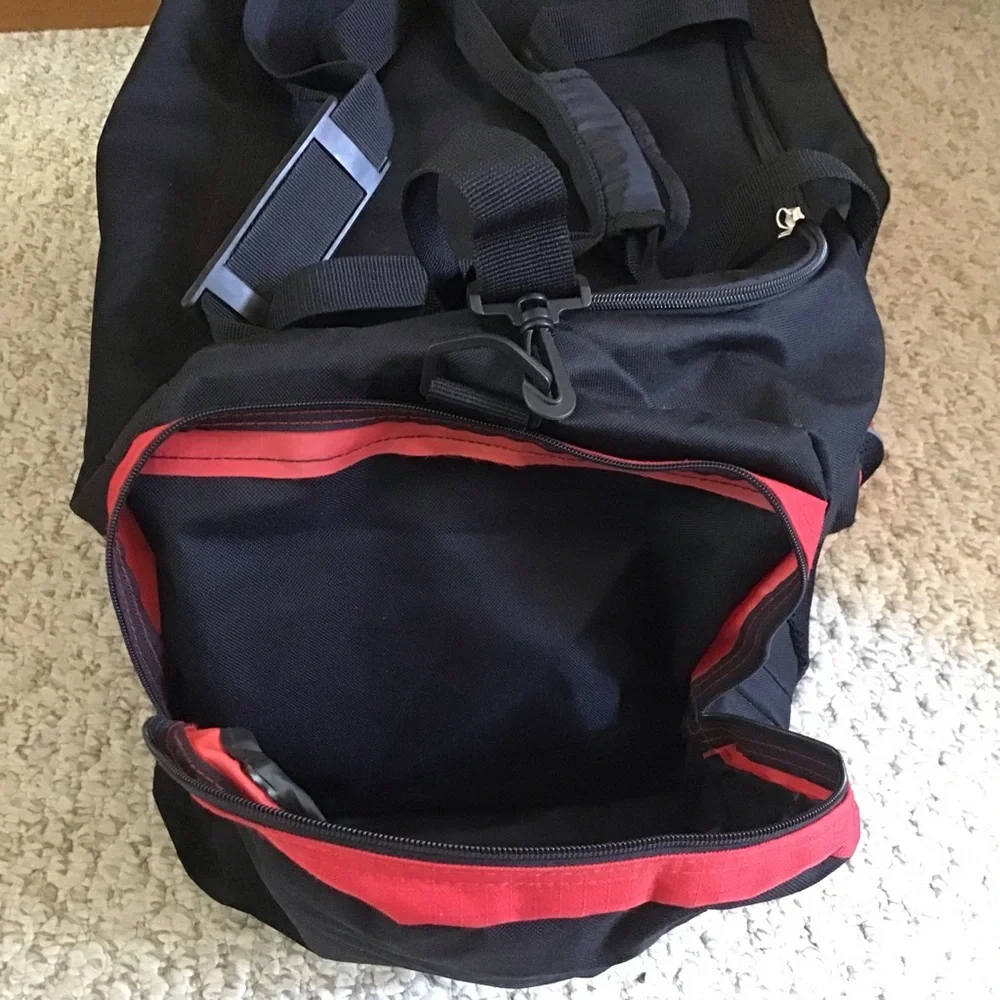 Molson Canadian Large Duffel Bag - Picture 4 of 6